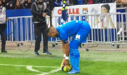 萨拉赫社媒晒照：成为英超代表单一球队参与进球数最多的球员（萨拉赫社媒庆祝：英超单队参与进球数第一人）