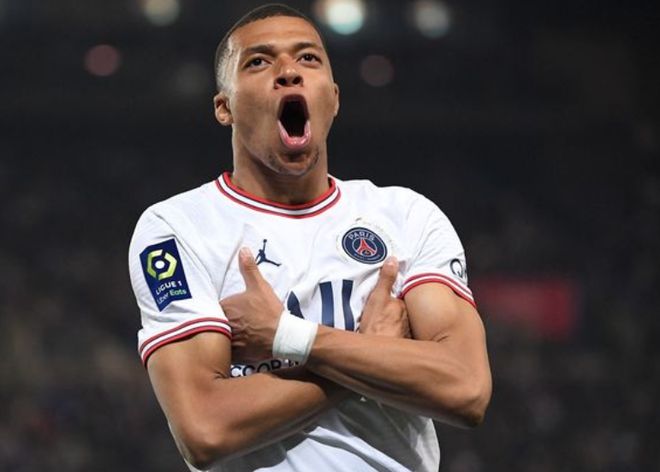 欧冠赛场精彩瞬间：巴萨主场2-0取胜,