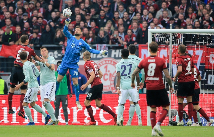 詹姆斯谈对阵独行侠：感受当然不一样，对面都是老队友和教练