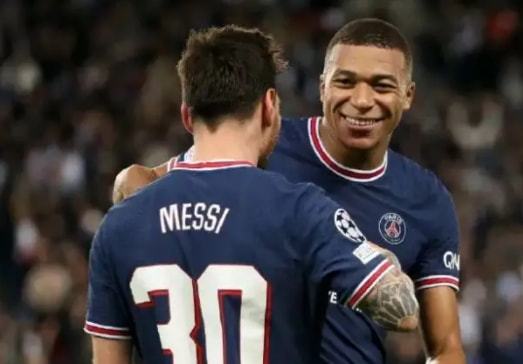 凯恩已在德甲10次完成帽子戏法，为该联赛历史第5多