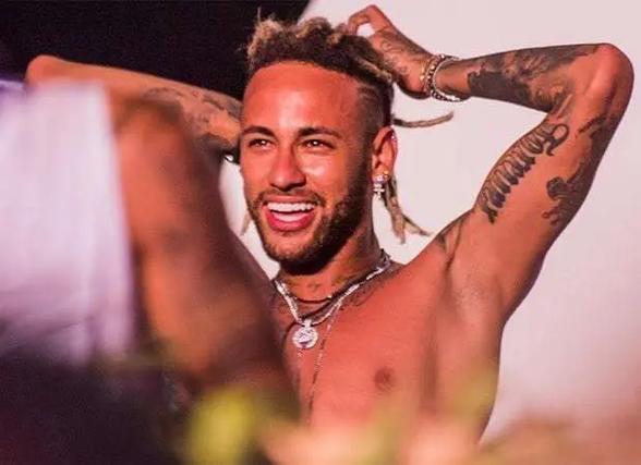 麦卡：为哥哥完成阿根廷首秀高兴；凯文：这是特别的一周