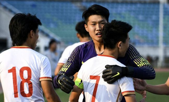 当年巴萨的训练课，疯狂过人进球的梅西！