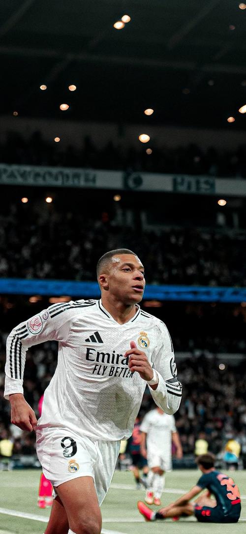 亚精英赛半场：路易斯失单刀+补射中柱，申花暂0-0广岛