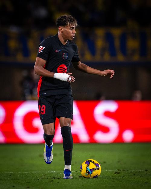 米堡官方：允许主帅爱德华兹与狼队谈判，已与后者达成协议条款