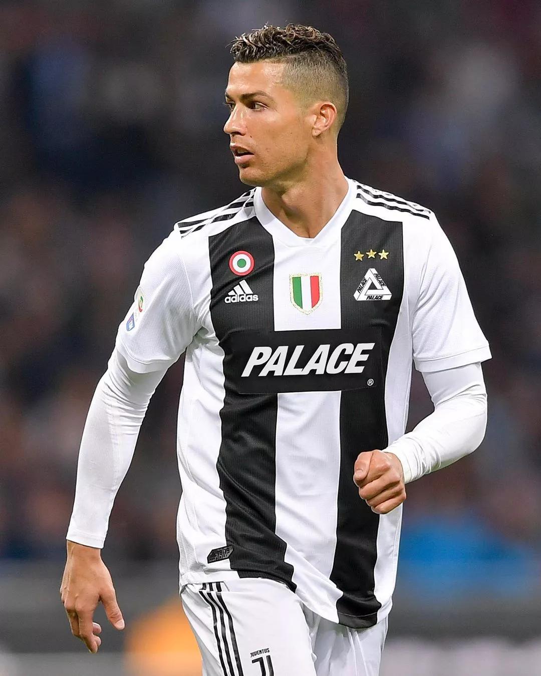 劳塔罗飞铲罗伯逊染黄，国米战利物浦上半场13分钟现争议