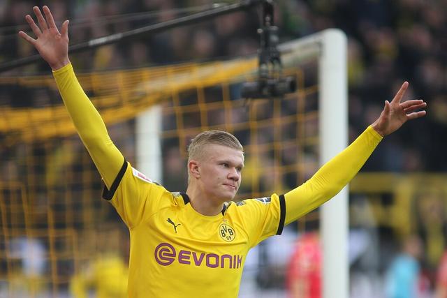 足坛年终大战淘汰赛实时赛况：圆神、魔笛谁能晋级下一轮？（年末足坛淘汰赛现场直击：圆神与魔笛谁将挺进下一轮？）