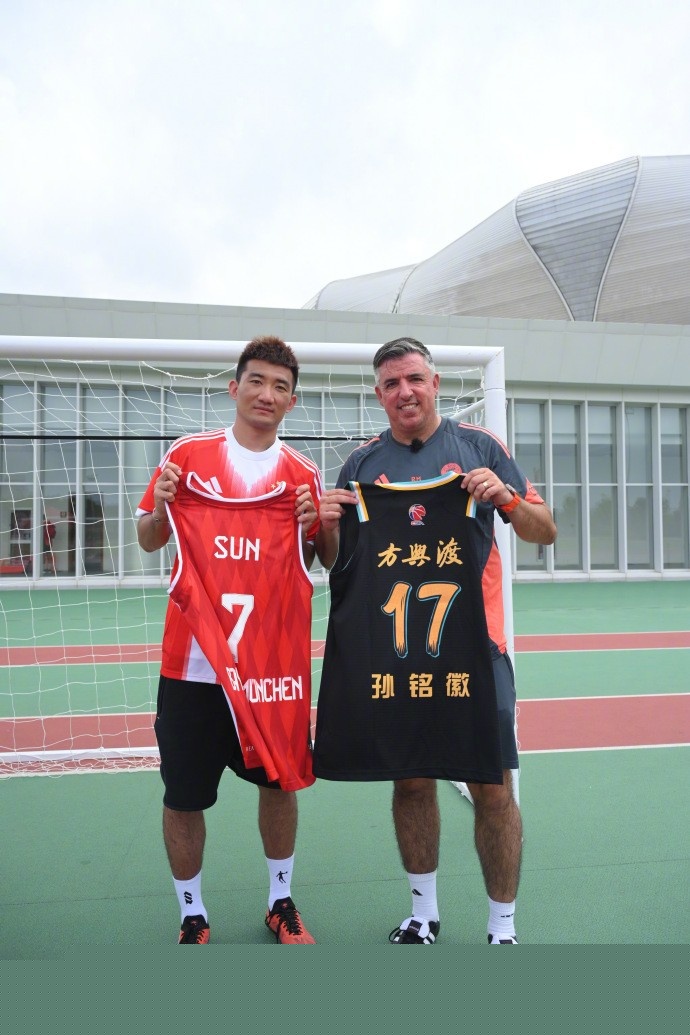 你认为杨瀚森下半场还有出场机会吗&应先从哪方面做出调整？