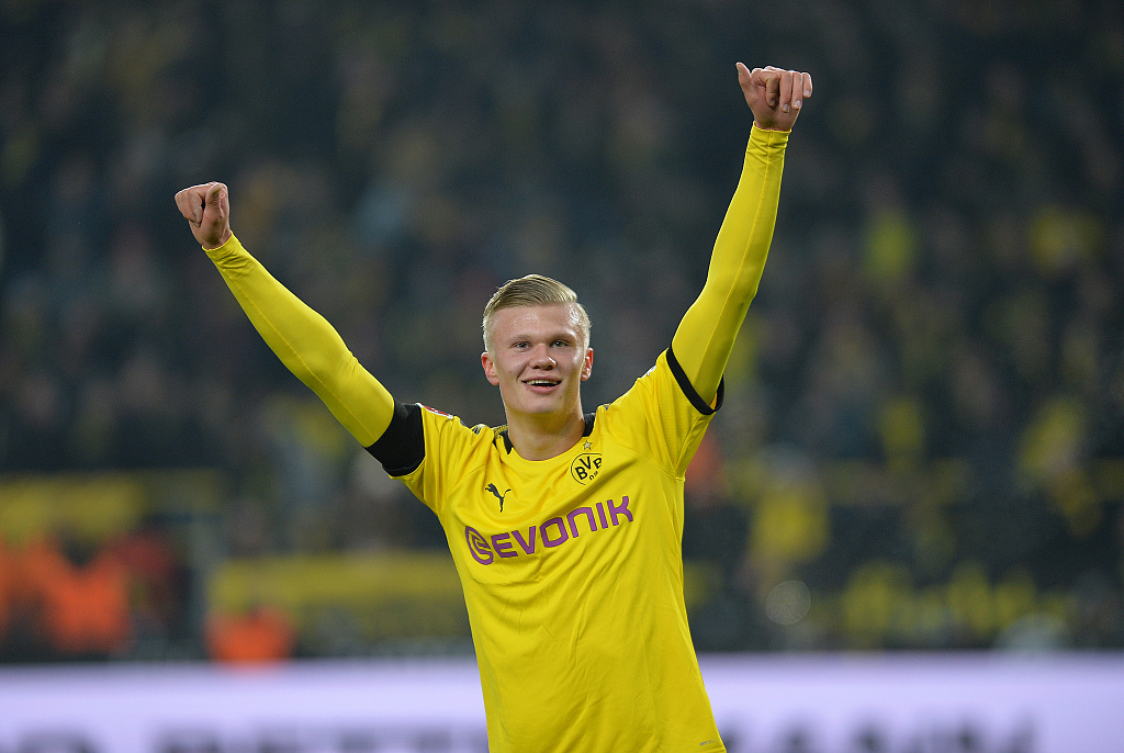 内维尔：我相信萨拉赫会留下，斯洛特一直期待他能道歉（内维尔：看好萨拉赫留队，斯洛特始终期待其道歉）